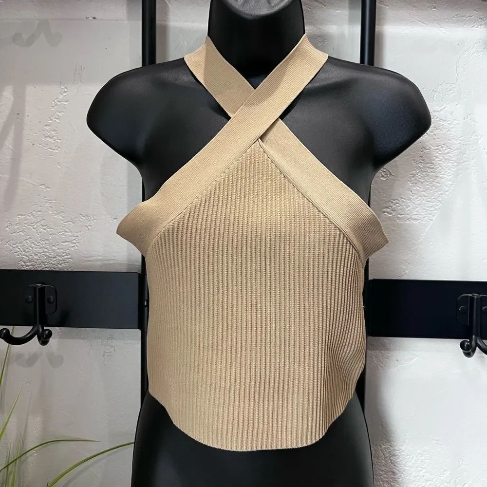 Forever 21 Ribbed Halter Top Size Medium - Picture 3 of 15
